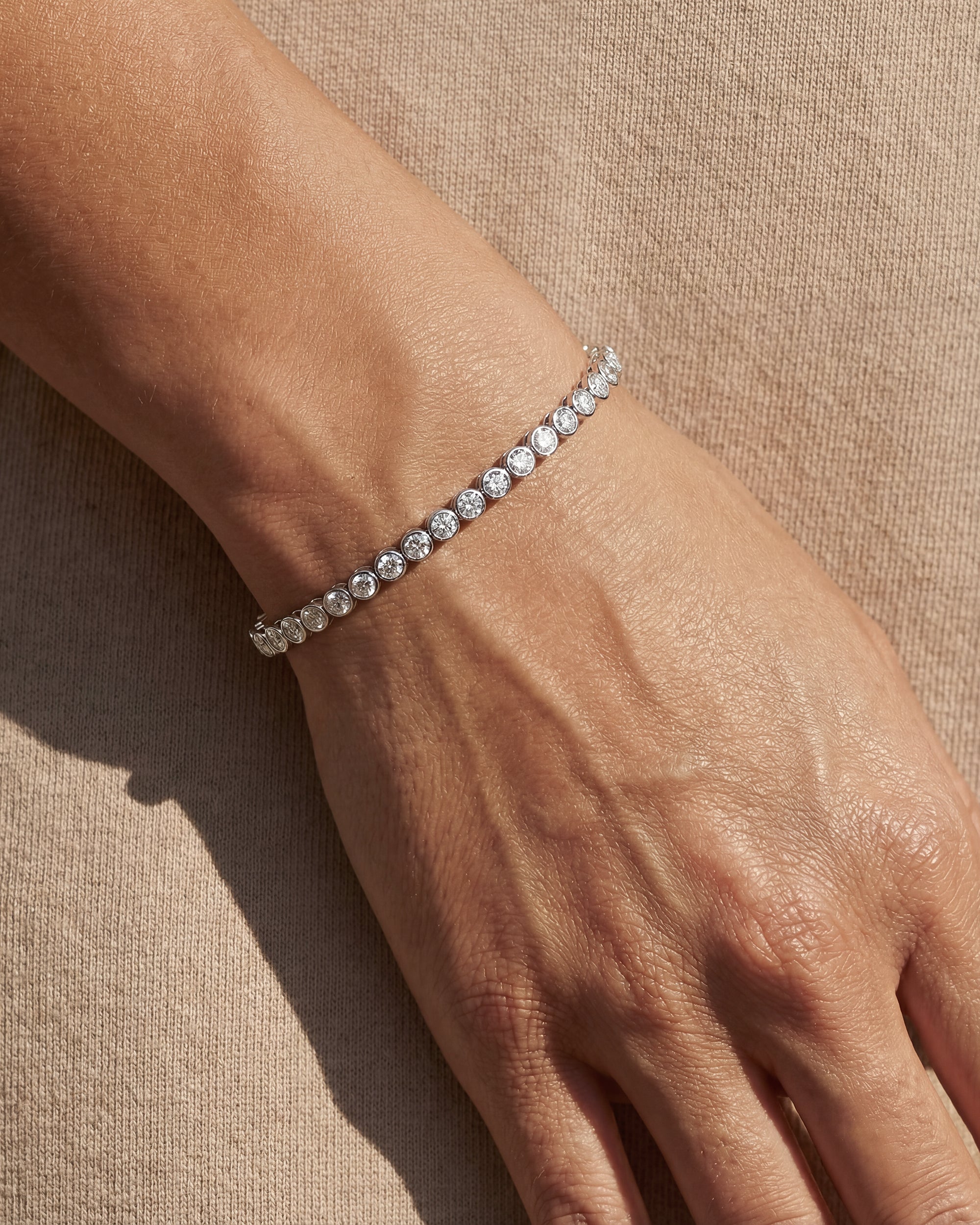 DIAMOND TENNIS BRACELET (BEZEL SET IN WHITE GOLD)