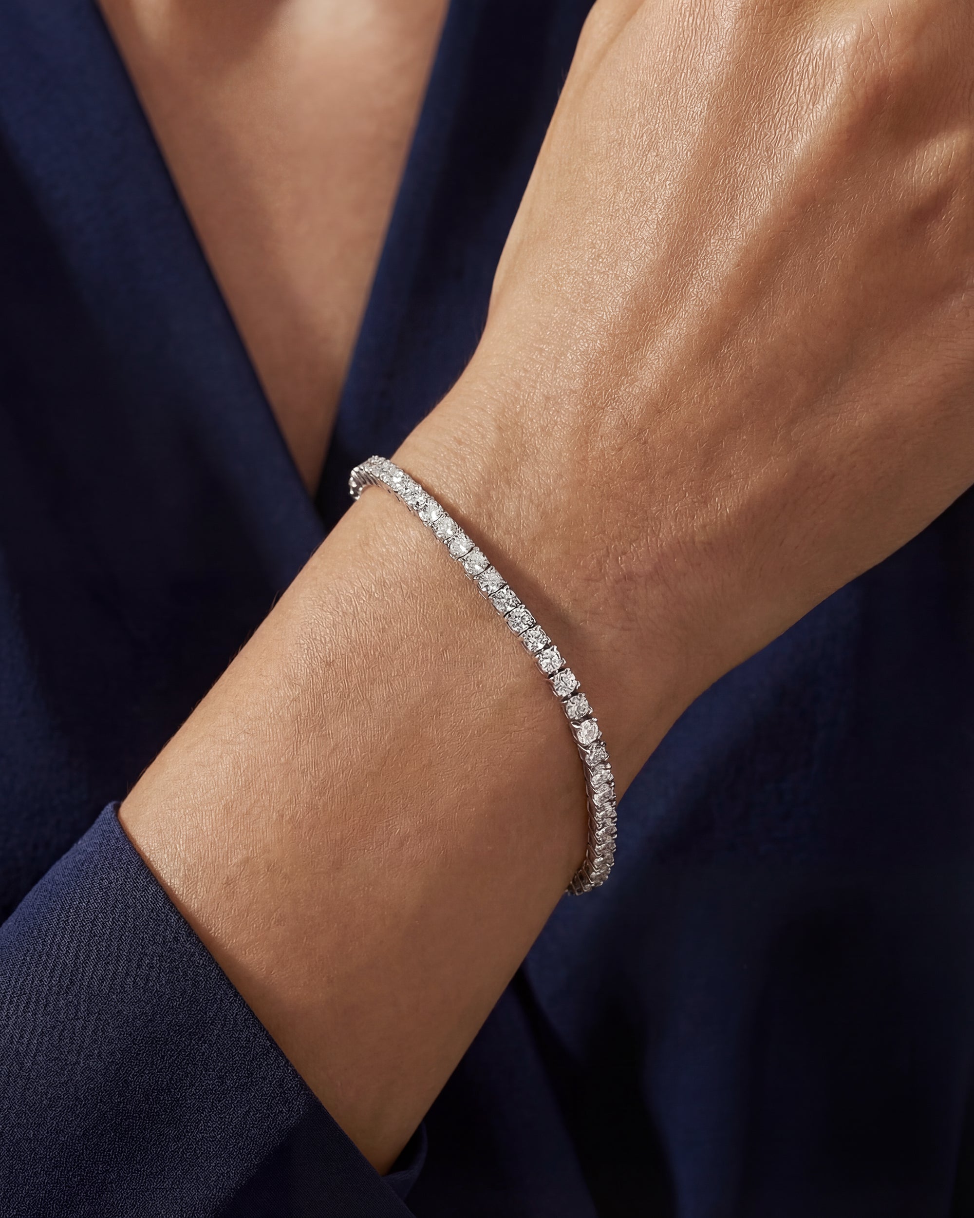 DIAMOND TENNIS BRACELET (BASKET SET IN WHITE GOLD)