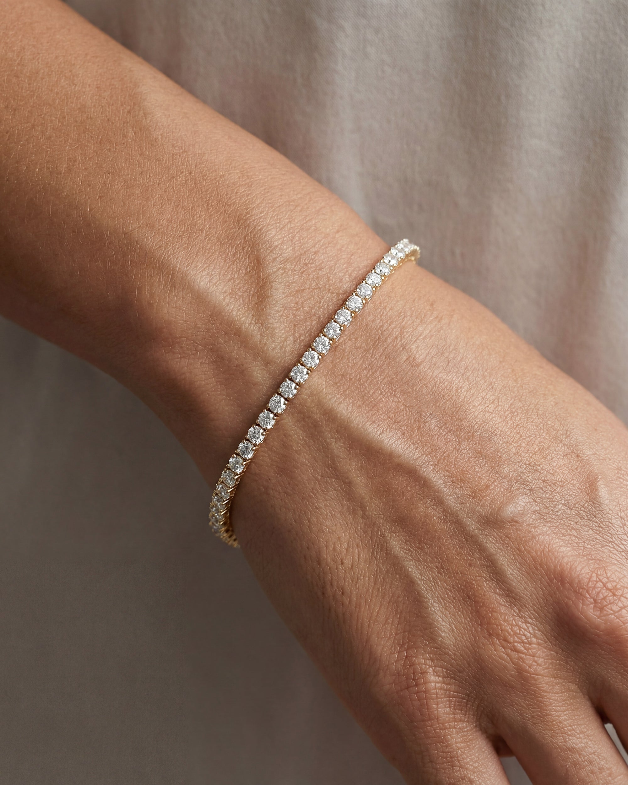 DIAMOND TENNIS BRACELET (BASKET SET IN YELLOW GOLD)