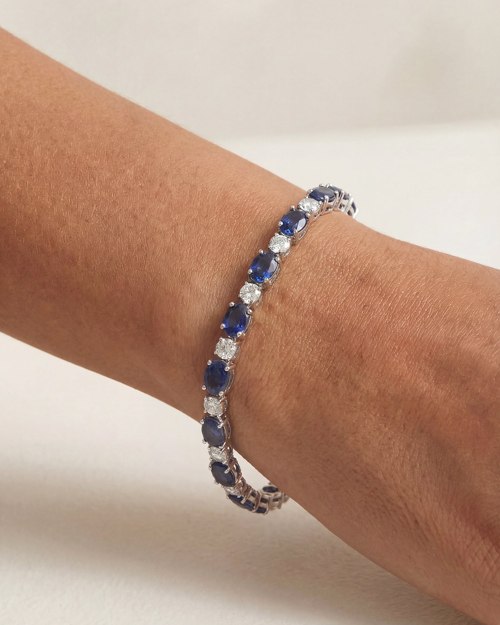 CEYLON SAPPHIRE & DIAMOND LINK BRACELET (OVAL, WHITE GOLD)