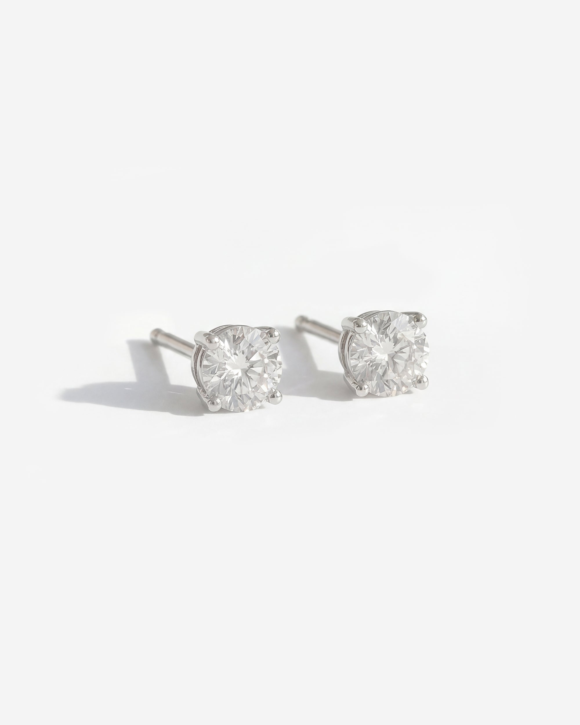 DIAMOND STUDS (CLAW SET)