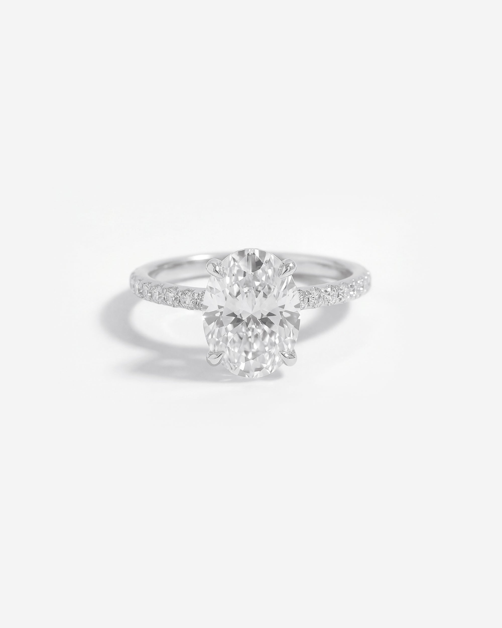 CLASSIC OVAL (WITH DIAMONDS)