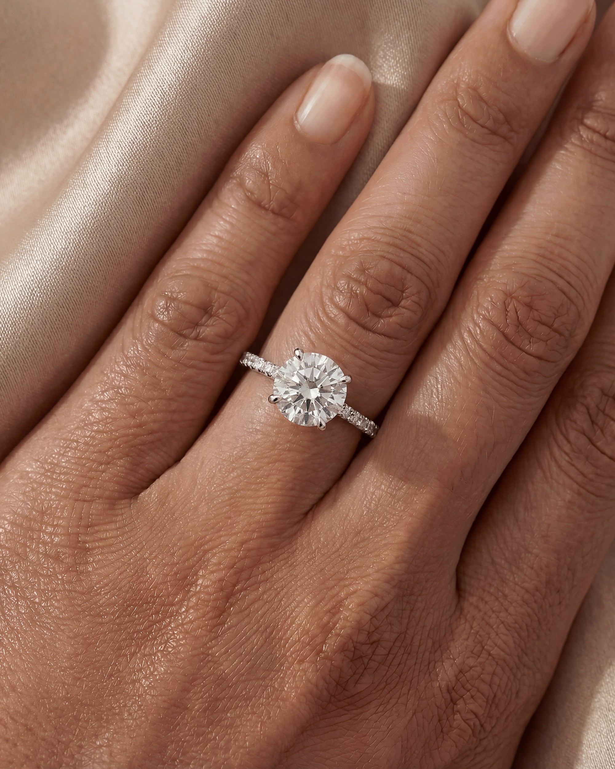 CLASSIC ROUND (WITH DIAMONDS)