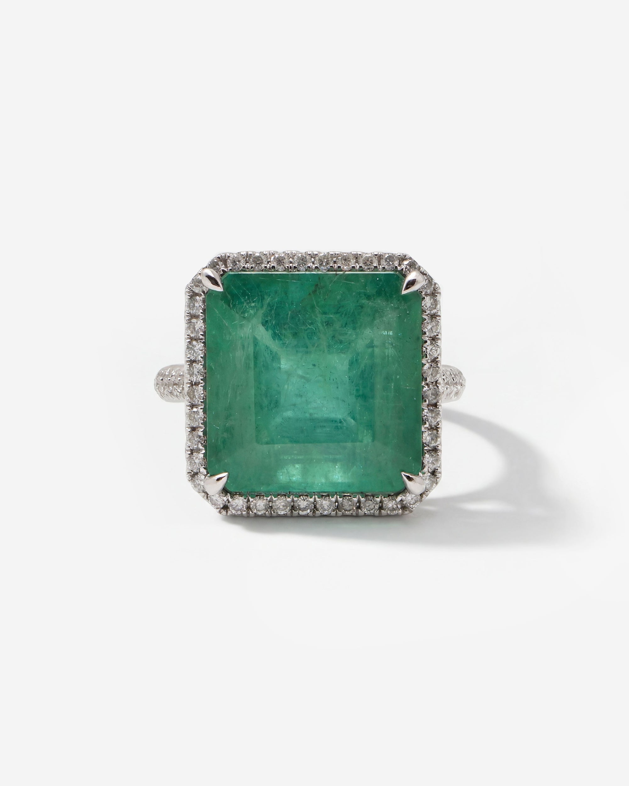 EMERALD & DIAMOND RING (WHITE GOLD)