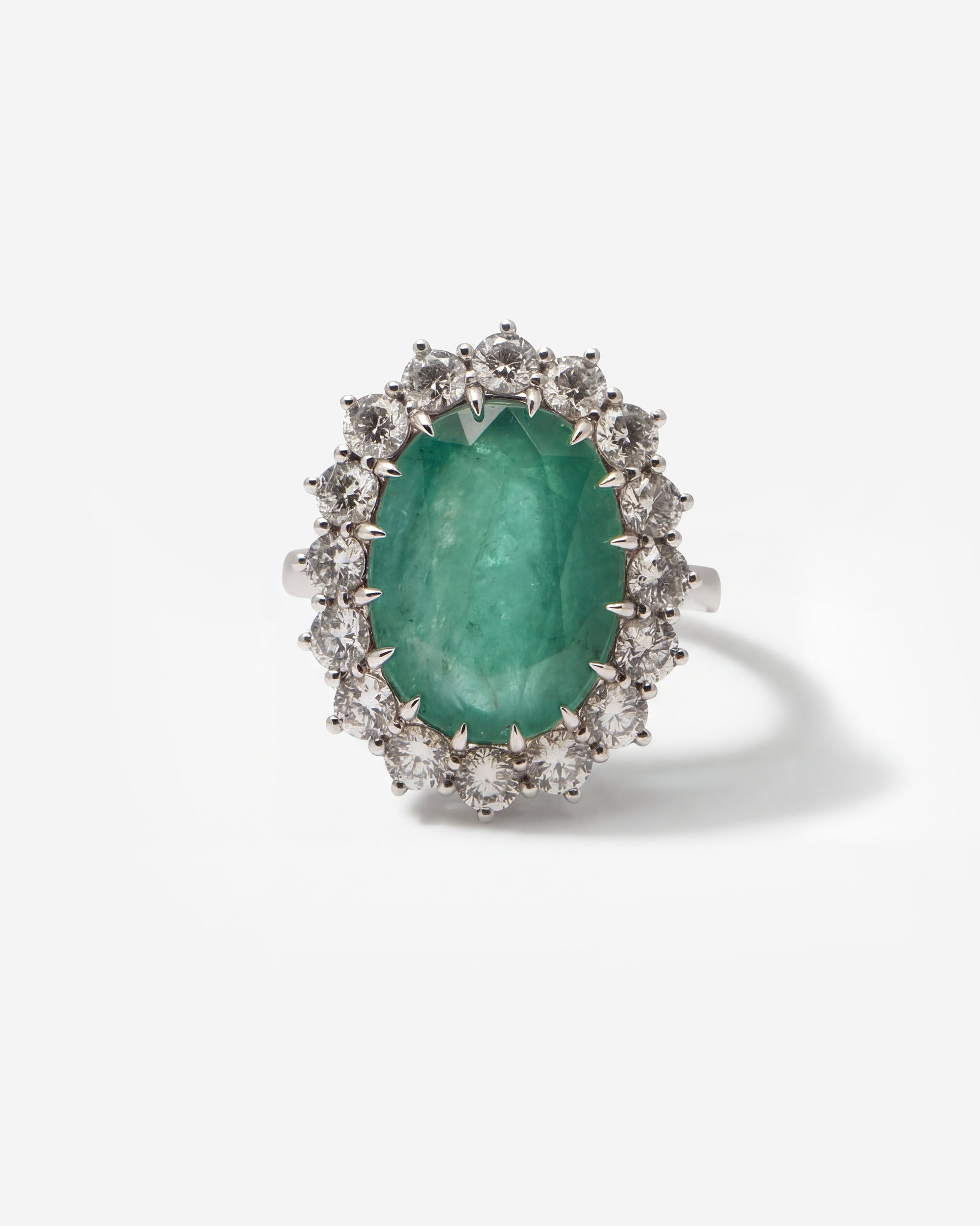 EMERALD & DIAMOND RING (OVAL, WHITE GOLD)