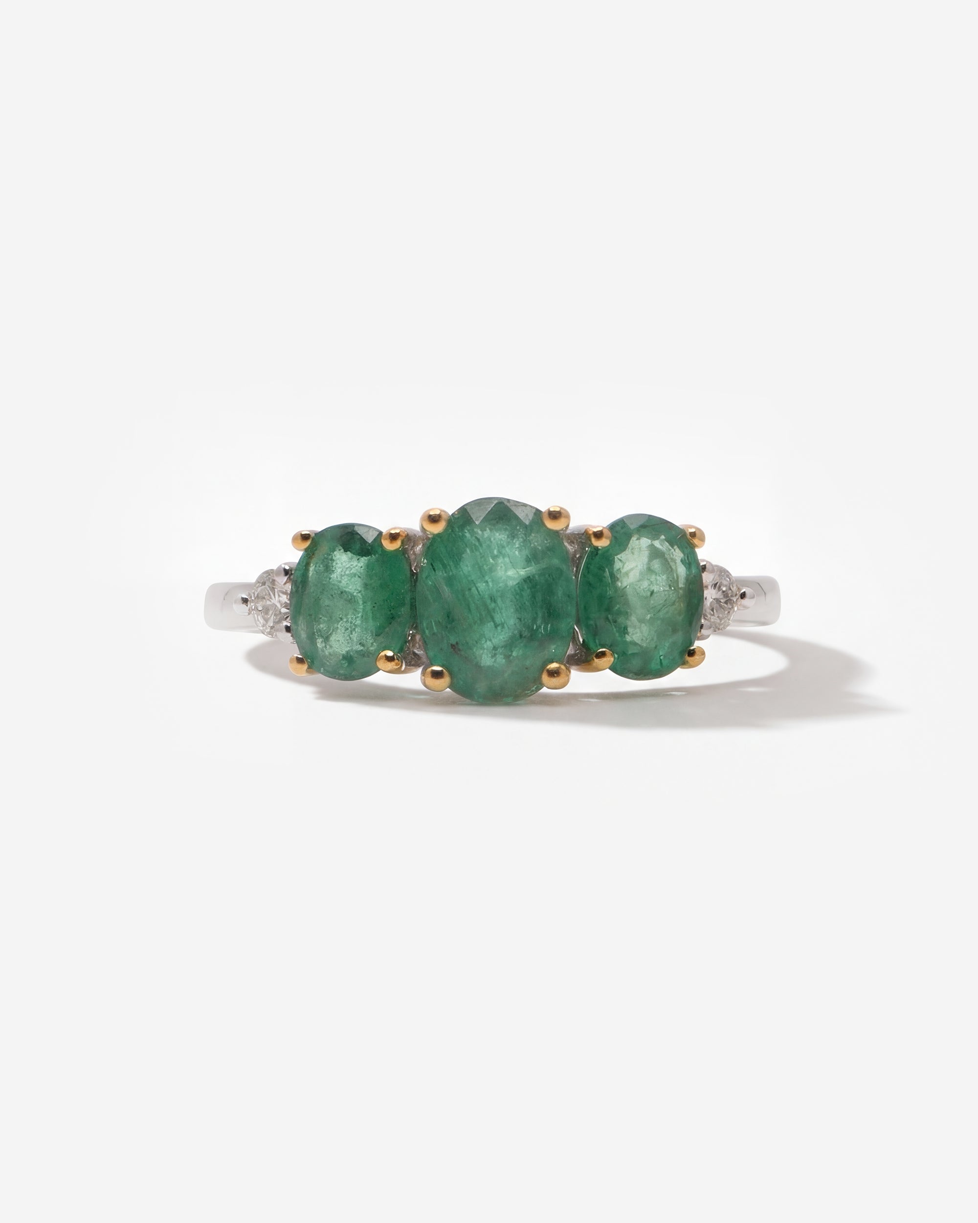 EMERALD & DIAMOND RING (OVAL TRILOGY, WHITE GOLD)