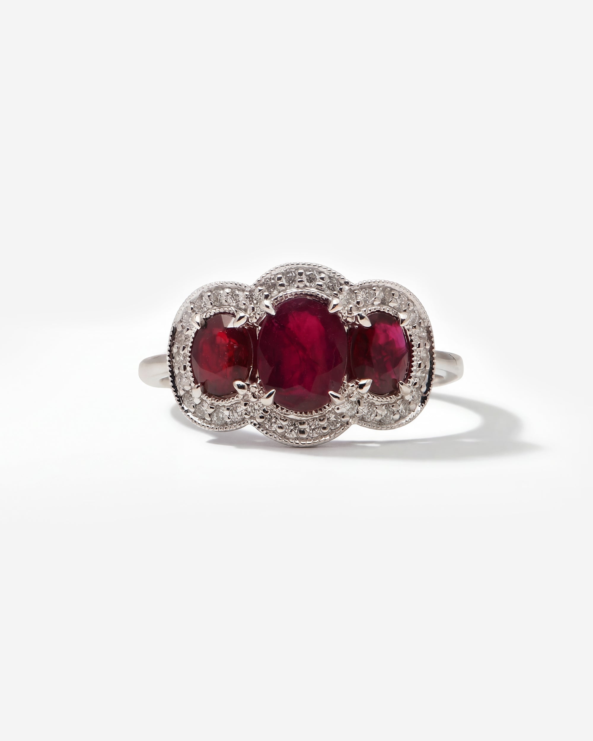 RUBY & DIAMOND RING (OVAL, WHITE GOLD)