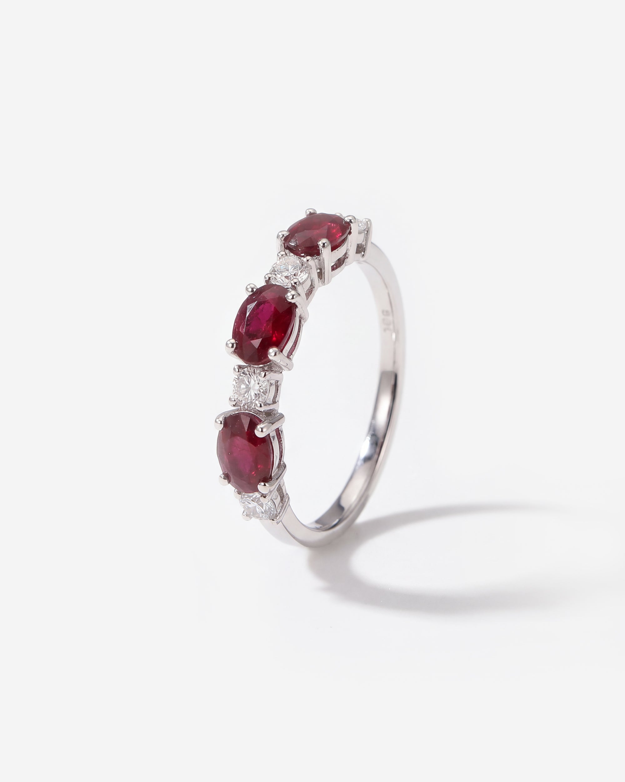RUBY & DIAMOND RING (OVAL, WHITE GOLD)