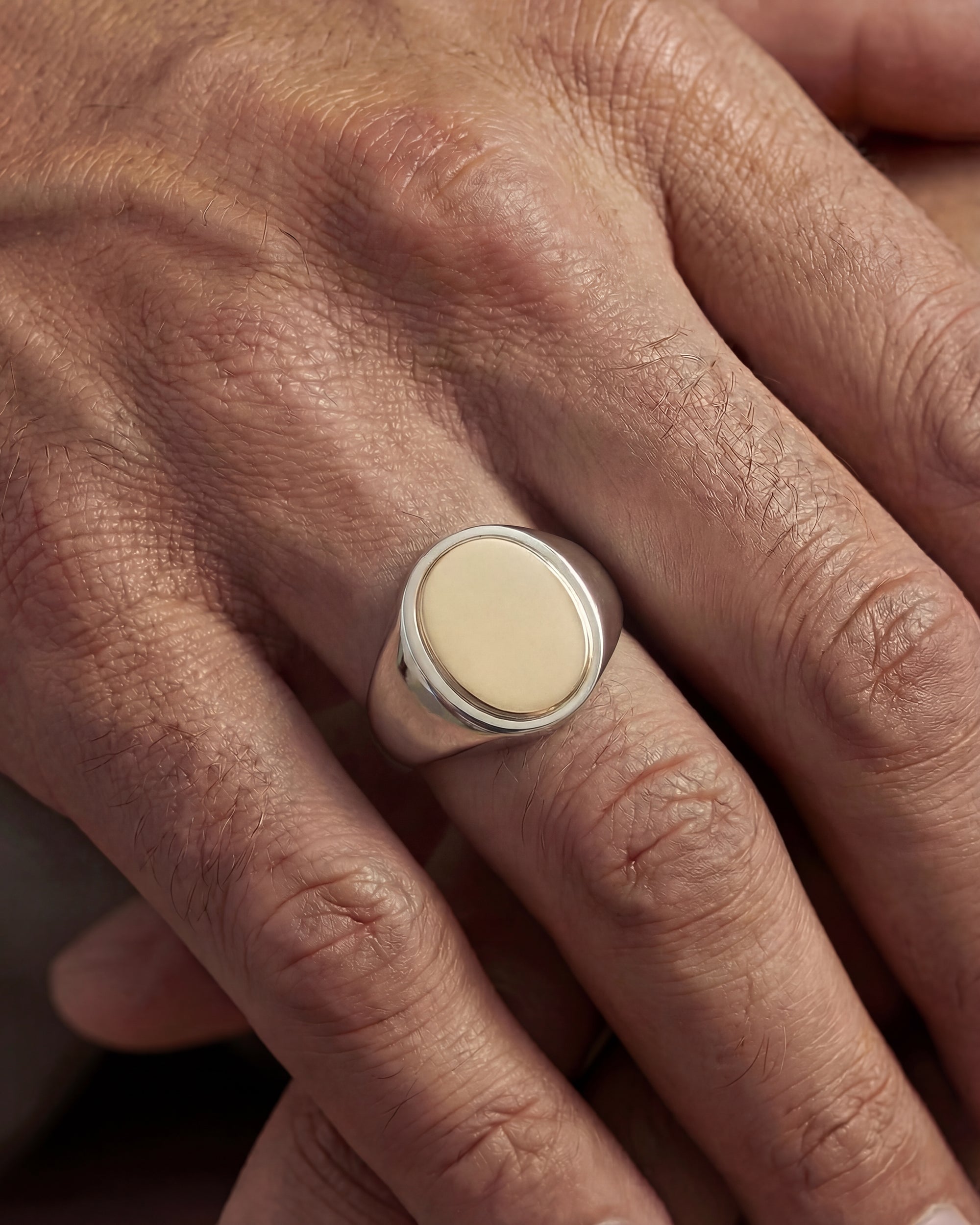 SIGNET RING (OVAL TWO-TONE)