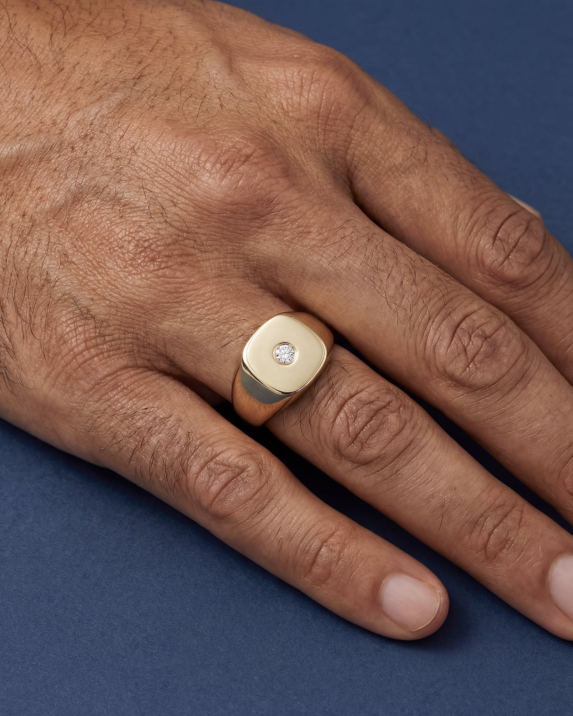 DIAMOND SIGNET RING (SQUARE CUSHION)